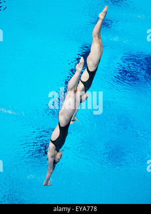 Kazan, Russia. 25th July, 2015. China's Wu Minxia (front)/Shi Tingmao compete during the women's 3m Synchro preliminary match at the 16th FINA World Championships in Kazan, Russia, July 25, 2015. China's Wu Minxia/Shi Tingmao advanced to the final with a score of 312.90 points. Credit:  Jia Yuchen/Xinhua/Alamy Live News Stock Photo