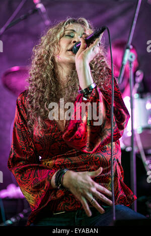 Dana Fuchs live at the Beaverwood Club Stock Photo - Alamy