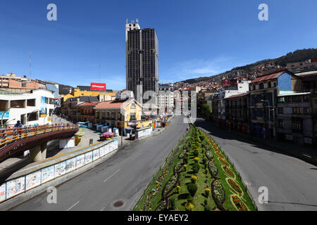 Empty main Av Mariscal Santa Cruz through city centre during 2014 presidential elections, white Mercado Lanza building on LHS, La Paz, Bolivia Stock Photo