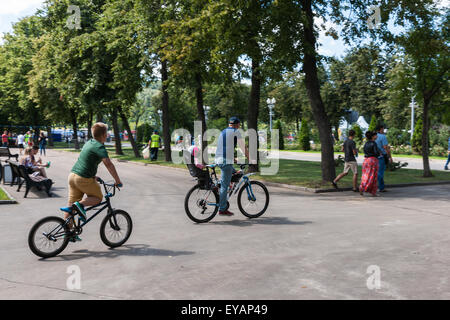 Moscow, Russia. 25th July, 2015. Moscow City Games 2015 sports festival took place at the Olympic Sport Complex Luzhniky of Moscow city. Unidentified people at the festival. Credit:  Alex's Pictures/Alamy Live News Stock Photo