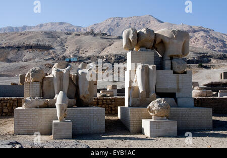 Luxor, Egypt. Temple of Merenptah (Baenra Meriamon) XIX° dyn. son of Ramses II the Great: remains of various statues Stock Photo