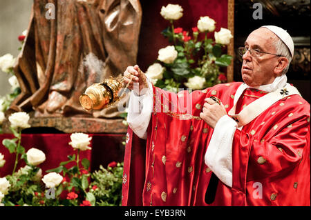 Holy Mass on the Solemnity of Pentecost held at St. Peter's Basilica  Featuring: Pope Francis Where: Rome, Italy When: 24 May 2015 Stock Photo