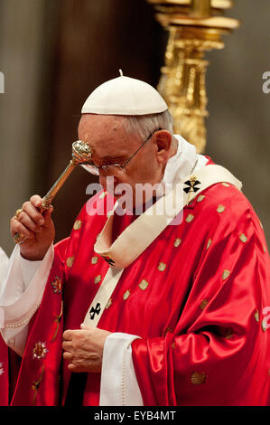 Holy Mass on the Solemnity of Pentecost held at St. Peter's Basilica  Featuring: Pope Francis Where: Rome, Italy When: 24 May 2015 Stock Photo