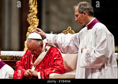 Holy Mass on the Solemnity of Pentecost held at St. Peter's Basilica  Featuring: Pope Francis Where: Rome, Italy When: 24 May 2015 Stock Photo