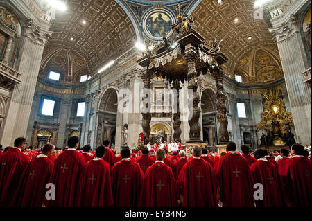 Holy Mass on the Solemnity of Pentecost held at St. Peter's Basilica  Where: Rome, Italy When: 24 May 2015 Stock Photo