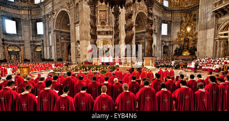 Holy Mass on the Solemnity of Pentecost held at St. Peter's Basilica  Where: Rome, Italy When: 24 May 2015 Stock Photo