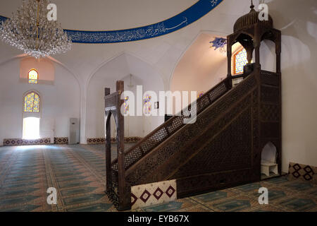Minbar Definition Minbar (a pulpit in a mosque where the imam stands to deliver sermons ...