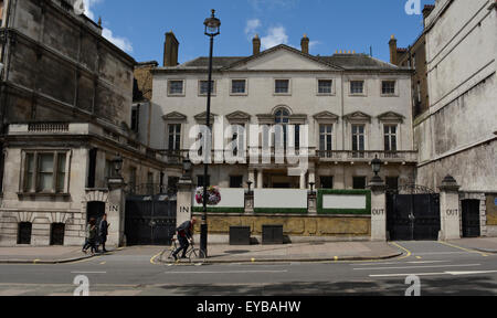 Cambridge House the former In & Out (Naval and Military Club) in St James’s Stock Photo