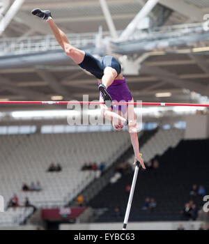 London, UK. 25th July, 2015. Sainsburys Anniversary Games. Piotr Lisek (POL) competing in the Men's Pole Vault. Credit:  Action Plus Sports/Alamy Live News Stock Photo