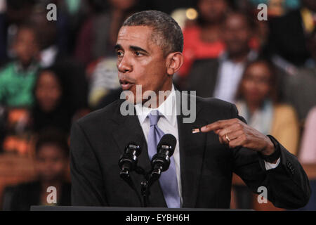 Kenya. 26th July, 2015. US President Barack Obama gestures as he delivers a speech at Moi International Sports Kasarani in Nairobi, Kenyan capital. Obama is wrapping up his three-day visit to Kenya before heading to Ethiopia. It was his first visit to his father's homeland since becoming president. He promoted Africa as a hub for global economic growth and addressed issues on terrorism, economic recovery and human rights. © Tom Maruko/Pacific Press/Alamy Live News Stock Photo