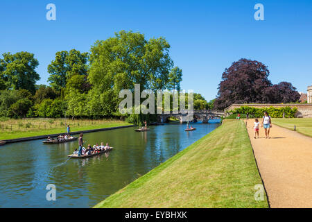 Punting on the River cam Cambridge Cambridgeshire England UK GB EU Europe Stock Photo