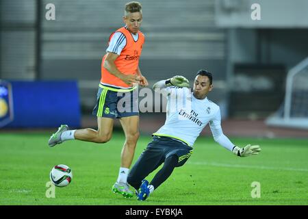 July 26, 2015 - Guangzhou, People's Republic of China - Real Madrid goalkeeper KEYLOR NAVAS (R) during the Real Madrid Training Session at Tianhe Stadium in Guangzhou, South China. (Credit Image: © Marcio Machado via ZUMA Wire) Stock Photo