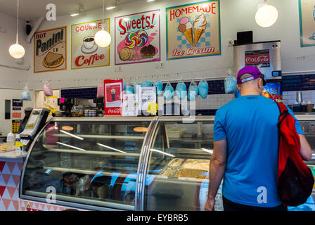 Coney Island, NY, Resort Town Scenes, peninsular residential neighborhood, beach, and leisure/entertainment destination on the Atlantic Ocean in the southwestern part of the borough of Brooklyn, Ice Cream Display Store interior Business NY Stock Photo