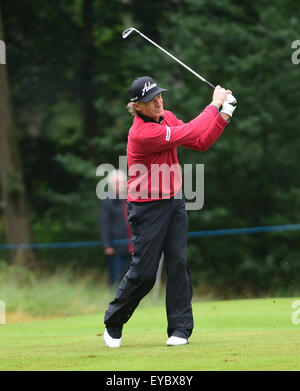 Sunningdale, Berkshire, UK. 26th July, 2015. Seniors Open Golf Tournament Round 4. Bernhard Langer (GER) with his approach shot to the green Credit:  Action Plus Sports/Alamy Live News Stock Photo