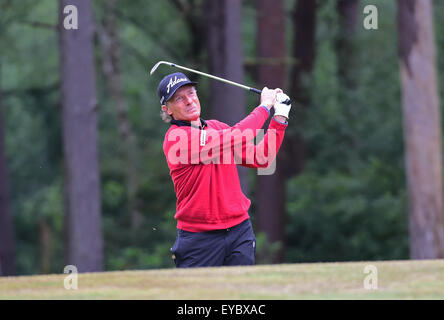 Sunningdale, Berkshire, UK. 26th July, 2015. Seniors Open Golf Tournament Round 4. Bernhard Langer (GER) second to the green on the 11th Credit:  Action Plus Sports/Alamy Live News Stock Photo