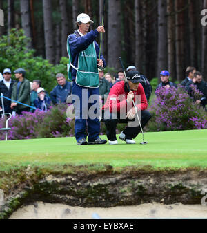 Sunningdale, Berkshire, UK. 26th July, 2015. Seniors Open Golf Tournament Round 4. Bernhard Langer (GER) lines up his putt Credit:  Action Plus Sports/Alamy Live News Stock Photo