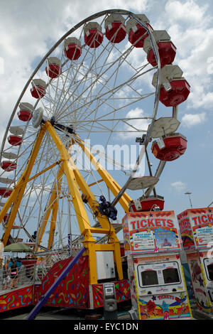 county fair ferris wheel ticket booth Stock Photo - Alamy