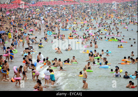 Qingdao, China's Shandong Province. 27th Sep, 2020. Ye Shiwen (C) of ...