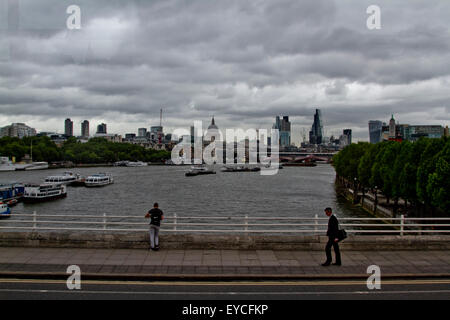 Wimbledon London, UK. 27th July 2015. Pedestrians and commuters walk on Waterloo bridge on a mixed overcast start to the week as more rains are expected before a heatwave Credit:  amer ghazzal/Alamy Live News