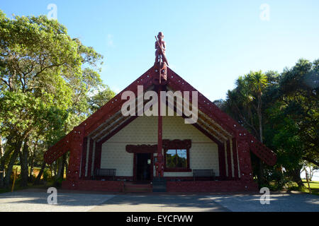 Treaty of Waitangi signed in the Bay of Islands in New Zealand. The Māori meeting house Stock Photo