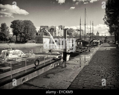 Paris, beautiful 'city of light', is located in the Île-de-France region of France Stock Photo