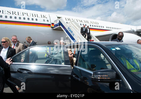 Bamako, Mali. 27th July, 2015. German Defence Minister Ursula von der Leyen exits a plane of the German Armed Forces in Bamako, Mali, 27 July 2015. The minister will meet with high-ranking politicians and military officials in Bamako until 28 July. Credit:  dpa picture alliance/Alamy Live News Stock Photo