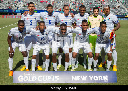 The Match By Shootout. 19th July, 2015. Panama poses for the team photo during the CONCACAF Gold Cup 2015 Quarterfinal match between the Trinidad & Tobago and Panama at MetLife Stadium in East Rutherford, New Jersey. Panama won the match by shootout. (Christopher Szagola/Cal Sport Media) © csm/Alamy Live News Stock Photo