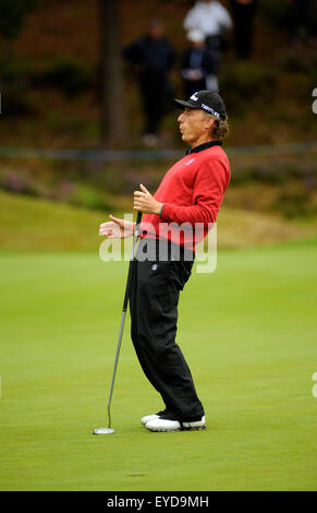 Sunningdale, UK. 26th July, 2015. Bernhard Langer of Germany holes his putt on the 10th hole of The Senior Open Championship at Sunningdale Golf Club on July 26, 2015 in Sunningdale, England. Credit:  David Partridge/Alamy Live News Stock Photo