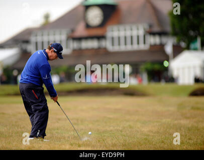 Sunningdale, UK. 26th July, 2015. Tom Watson of the USA plays his approach shot to the final hole of The Senior Open Championship at Sunningdale Golf Club on July 26, 2015 in Sunningdale, England. Credit:  David Partridge/Alamy Live News Stock Photo