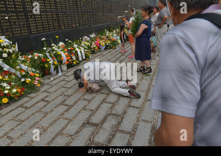 Tangshan, China's Hebei Province. 28th July, 2015. People mourn for relatives dead in the 1976 Tangshan earthquake in front of the memorial wall in Tangshan, north China's Hebei Province, July 28, 2015. Local residents came to the memorial park on Tuesday to commemorate the 39th anniversary of the Tangshan earthquake. Credit:  Zheng Yong/Xinhua/Alamy Live News Stock Photo