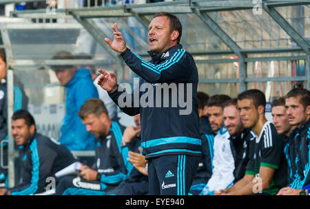 Guetersloh, Germany. 27th July, 2015. Schalke coach Andre Breitenreiter gives instructions during a friendly between German soccer club FC Schalke 04 and Portugal's FC Porto in Guetersloh, Germany, 27 July 2015. Photo: GUIDO KIRCHNER/dpa/Alamy Live News Stock Photo