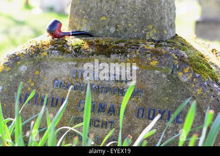 The grave of writer Sir Arthur Conan Doyle with pipe, Minstead, Hampshire, UK Stock Photo