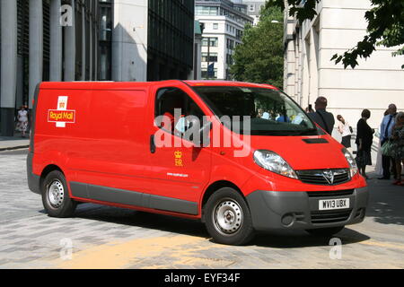 A BRIGHT RED 2013 VAUXHALL POST VAN OF ROYAL MAIL AT GUILDHALL YARD IN THE CITY OF LONDON ENGLAND UK Stock Photo