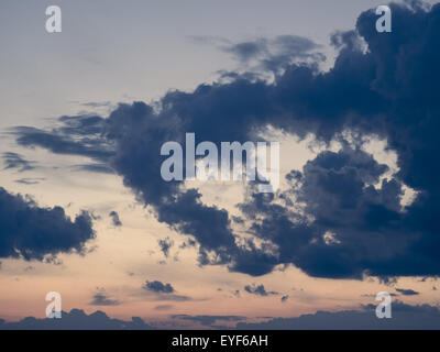 Sunset sky and cloud background. Grungy style. 28th July, 2015. © Igor Golovniov/ZUMA Wire/Alamy Live News Stock Photo