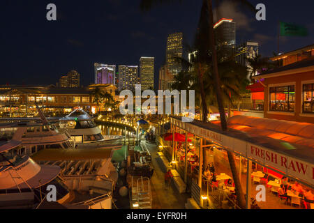 RESTAURANTS BAYSIDE MARKETPLACE MARINA DOWNTOWN SKYLINE MIAMI FLORIDA USA Stock Photo