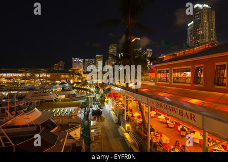 RESTAURANTS BAYSIDE MARKETPLACE MARINA DOWNTOWN SKYLINE MIAMI FLORIDA USA Stock Photo