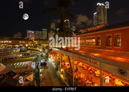 RESTAURANTS BAYSIDE MARKETPLACE MARINA DOWNTOWN SKYLINE MIAMI FLORIDA USA Stock Photo