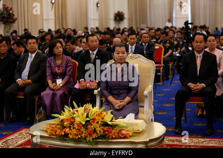 Phnom Penh, Cambodia. 29th July, 2015. Cambodian Deputy Prime Minister Men Sam An (front) attends a forum on 'friendly cooperation' between civil institutions and branches of the armed forces in Phnom Penh, Cambodia, July 29, 2015. Men Sam An on Wednesday encouraged the state's civil institutions and private companies to continue supporting all branches of the armed forces in order to help improve armed forces' livelihoods. © Sovannara/Xinhua/Alamy Live News Stock Photo