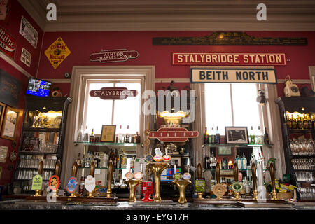UK, England, Cheshire, Stalybridge, Railway Station Buffet Bar interior Stock Photo