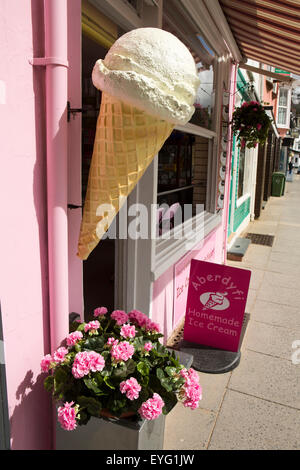 UK, Wales, Gwynedd, Aberdovey, large ice cream cone outside Aberdyfi homemade icecream shop Stock Photo