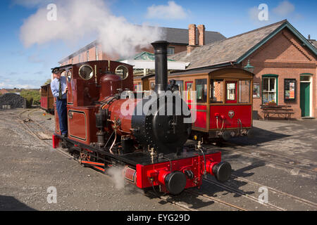 UK, Wales, Gwynedd, Towyn, Tal-y-Llyn Railway, Tywyn Station, 1866 0-4-0 loco Dolgoch Stock Photo