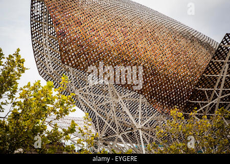 Frank Gehry's Peix d'Or (Whale Sculpture) on the beach of Barceloneta Stock Photo