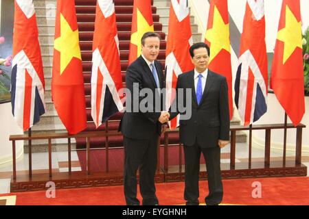 Hanoi, Vietnam. 29th July, 2015. Vietnamese Prime Minister Nguyen Tan Dung (R) meets visiting British Prime Minister David Cameron in Hanoi, Vietnam, July 29, 2015. Credit:  Le Yanna/Xinhua/Alamy Live News Stock Photo