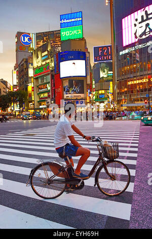 Sunset at the pedestrian crossing at the intersection in Shibuya, Tokyo, Japan Stock Photo
