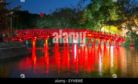 The Huc Bridge at night, Hoan Kiem Lake, Hanoi, Vietnam. Stock Photo