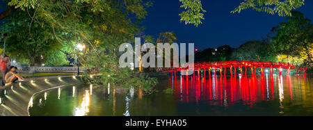 The Huc Bridge at night, Hoan Kiem Lake, Hanoi, Vietnam. Stock Photo