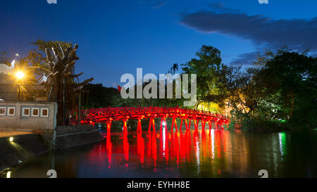 The Huc Bridge at night, Hoan Kiem Lake, Hanoi, Vietnam. Stock Photo