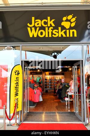 Helm Voordracht Dhr jack wolfskin outdoor fashion store in timmendorfer strand germany Stock  Photo - Alamy