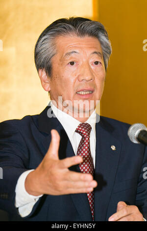 Showa Shell Sekiyu K.K. CEO Tsuyoshi Kameoka (L) and Idemitsu Kosan Co ...
