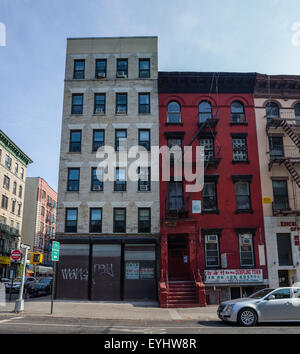 Red apartment building in Chinatown where main character Elliot from tv show Mr. Robot lives Stock Photo